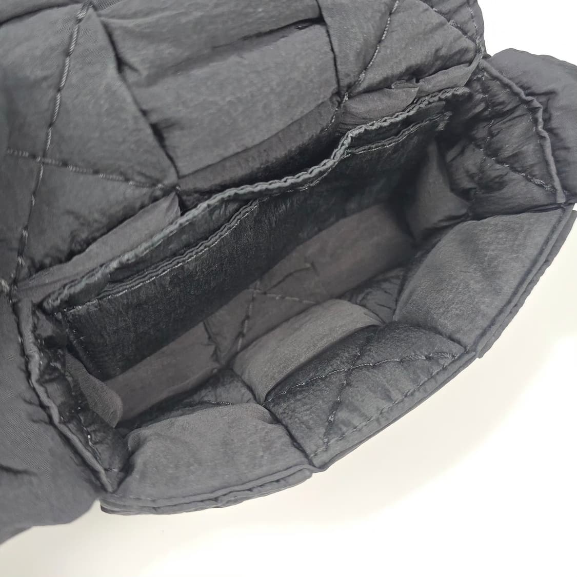 보테가베네타 패딩 카세트 미니 크로스백 상품이미지9