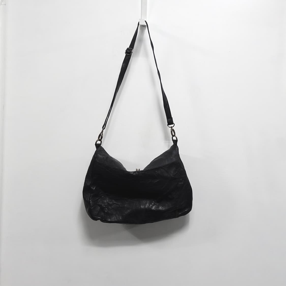 EDITION PARIS 메탈 버클 블랙 레더 빅 토트 숄더백 상품이미지9