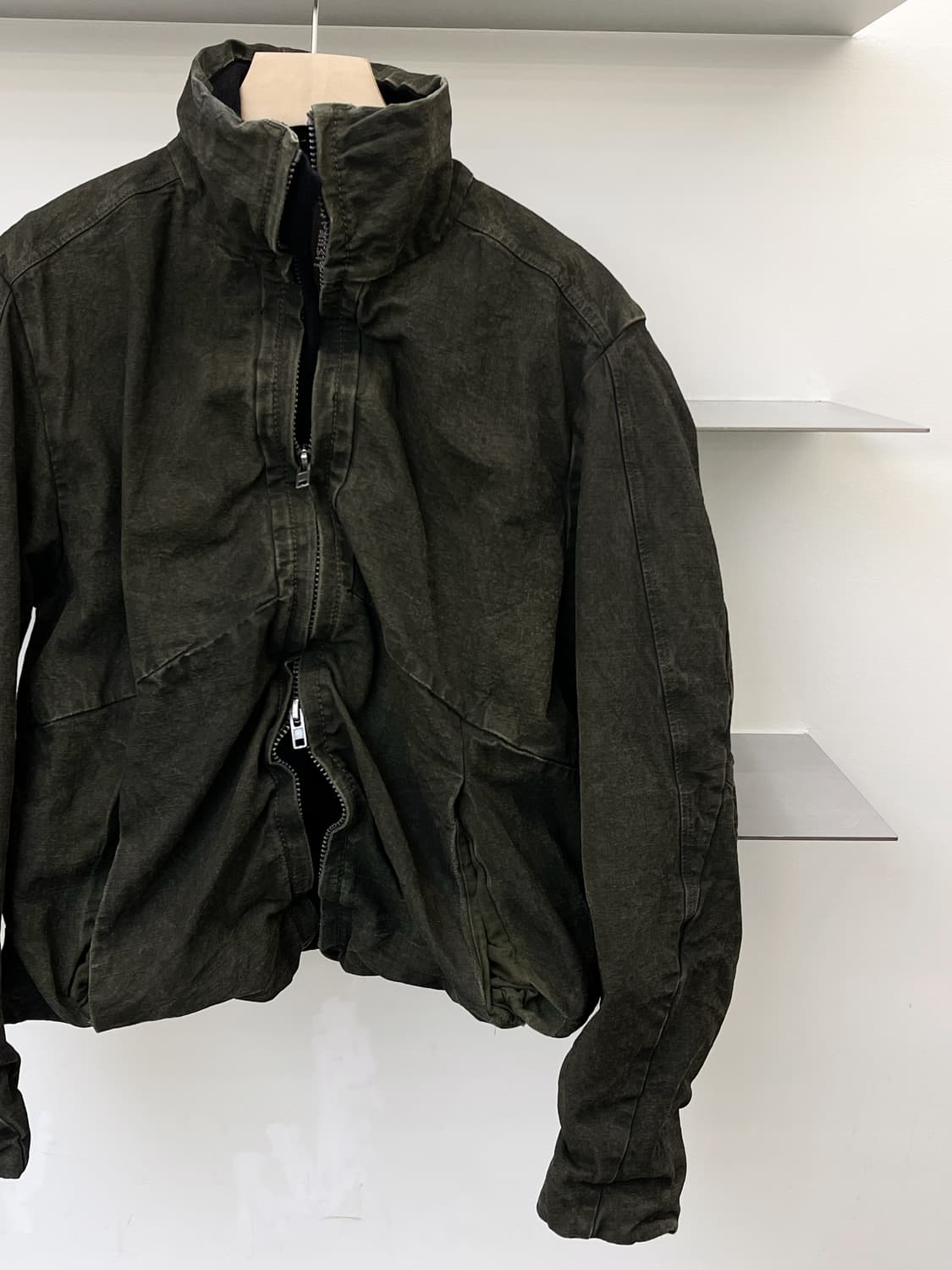 트랜짓 21fw 코티드 플리츠 자켓 상품이미지3