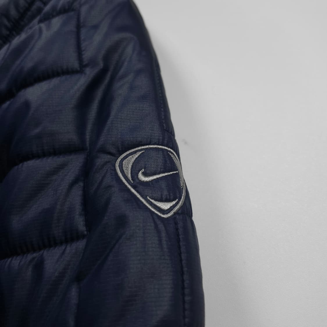 00s 나이키 아스날 FC 레트로 푸퍼 자켓 (100) 상품이미지4