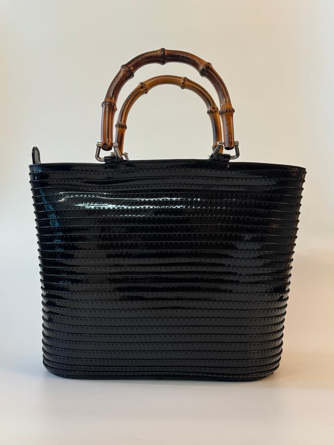 구찌(Gucci) 뱀부 에나멜 레더 토트백 상품이미지1