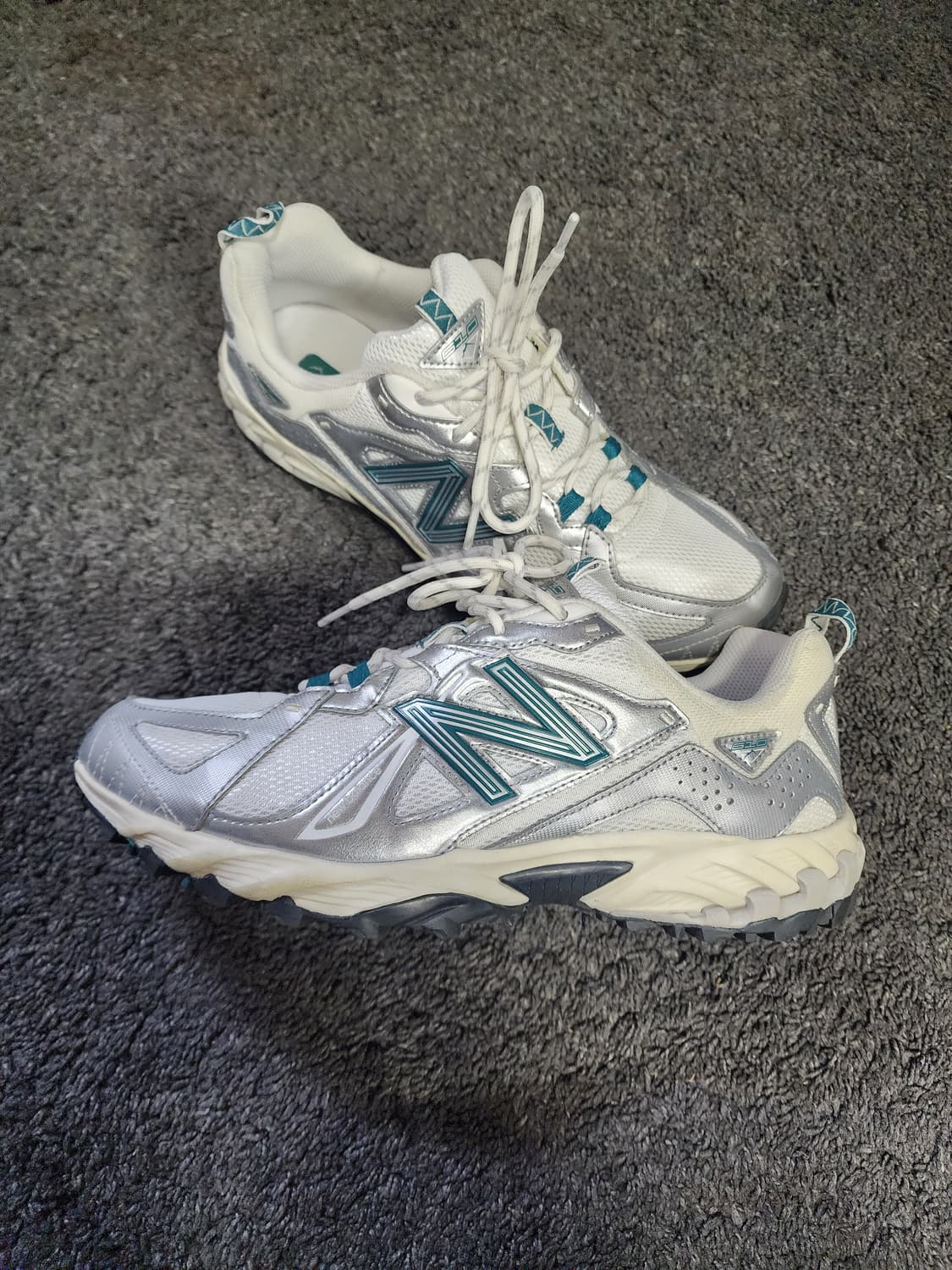 뉴발란스 ML610 메탈릭실버  상품이미지1