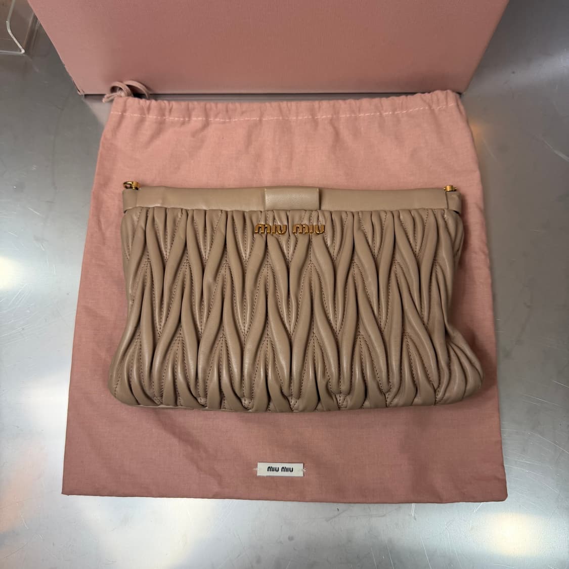 [리오브] 미우미우 마테라쎄 금장 나파 클러치 크로스백 상품이미지3