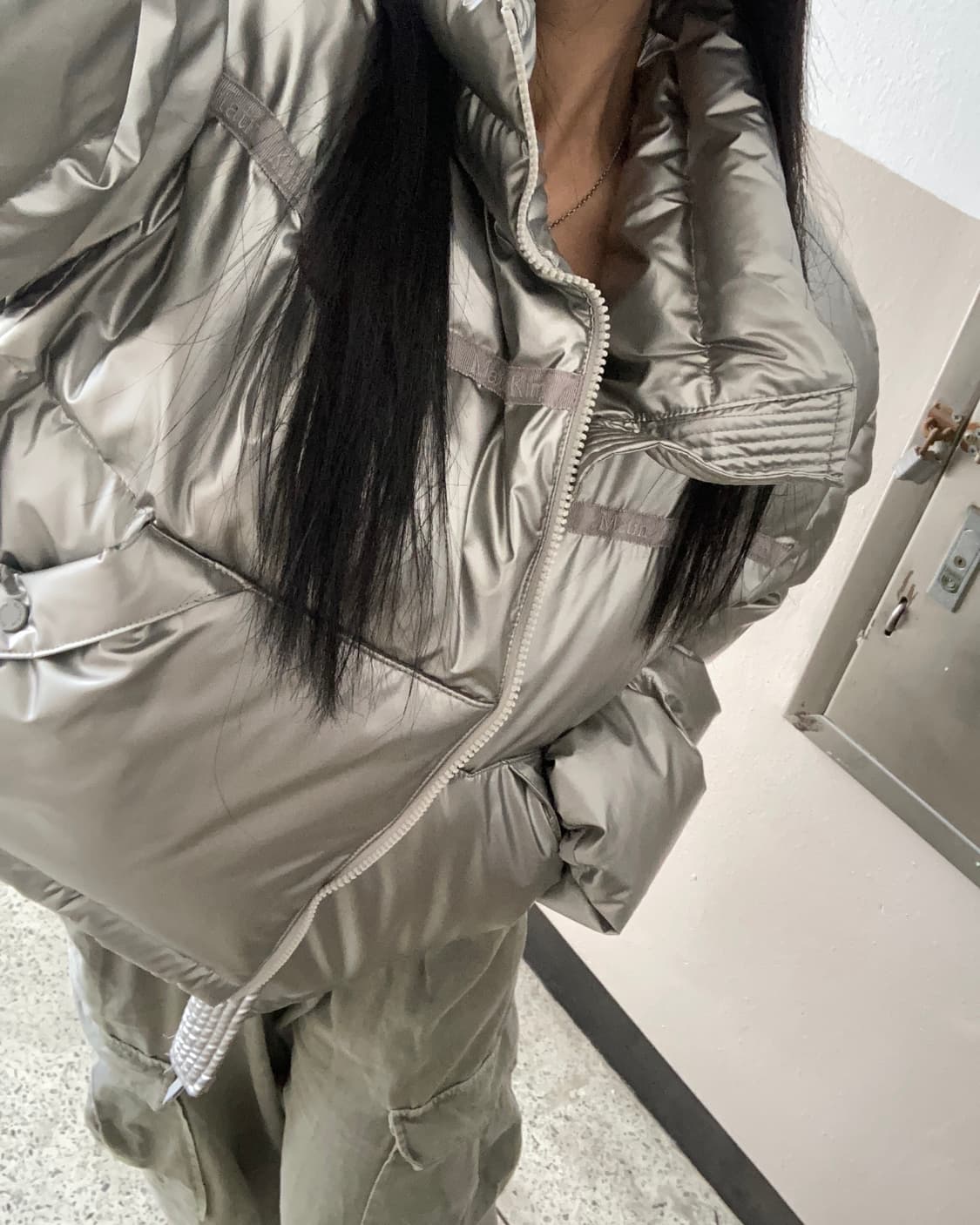 마뗑킴 테이핑 퍼퍼 다운 점퍼 실버  상품이미지2