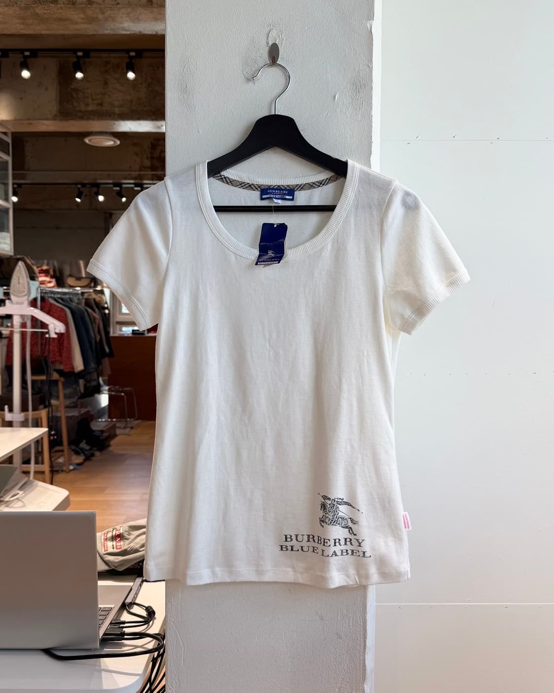 버버리 블루라벨 아이보리 하프티  상품이미지2