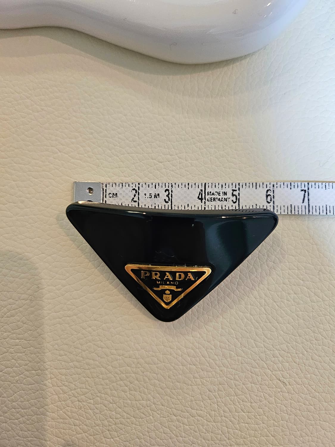 프라다 업사이클링 블랙 삼각자동핀 상품이미지5