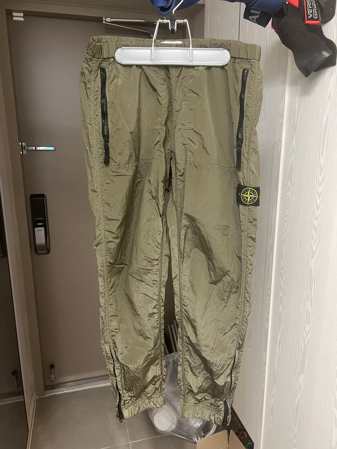 스톤아일랜드 나일론메탈 조거 팬츠 올리브 카키 L사이즈 상품이미지1