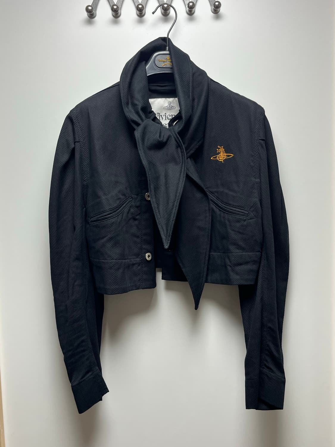 비비안 웨스트우드 크롭 머플러 자켓 상품이미지1