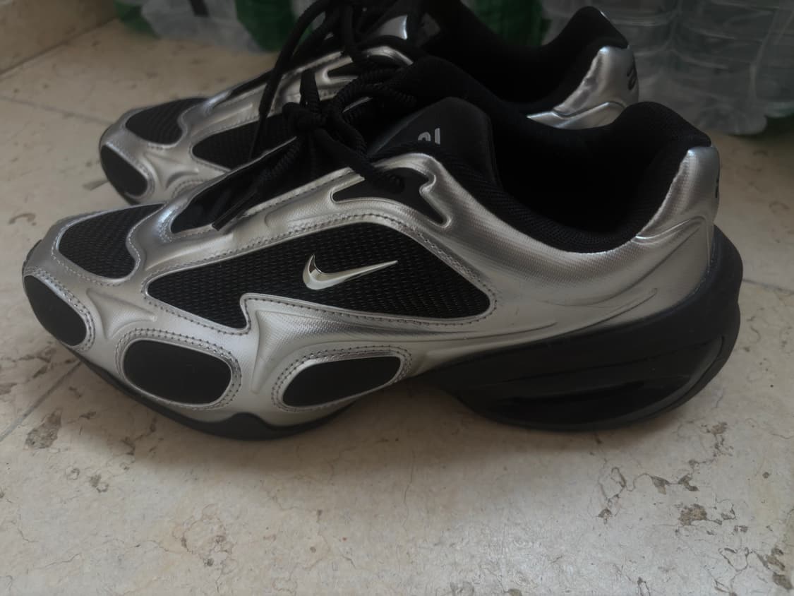 나이키 에어맥스 뮤즈 블랙 앤 메탈릭 실버 250 상품이미지1