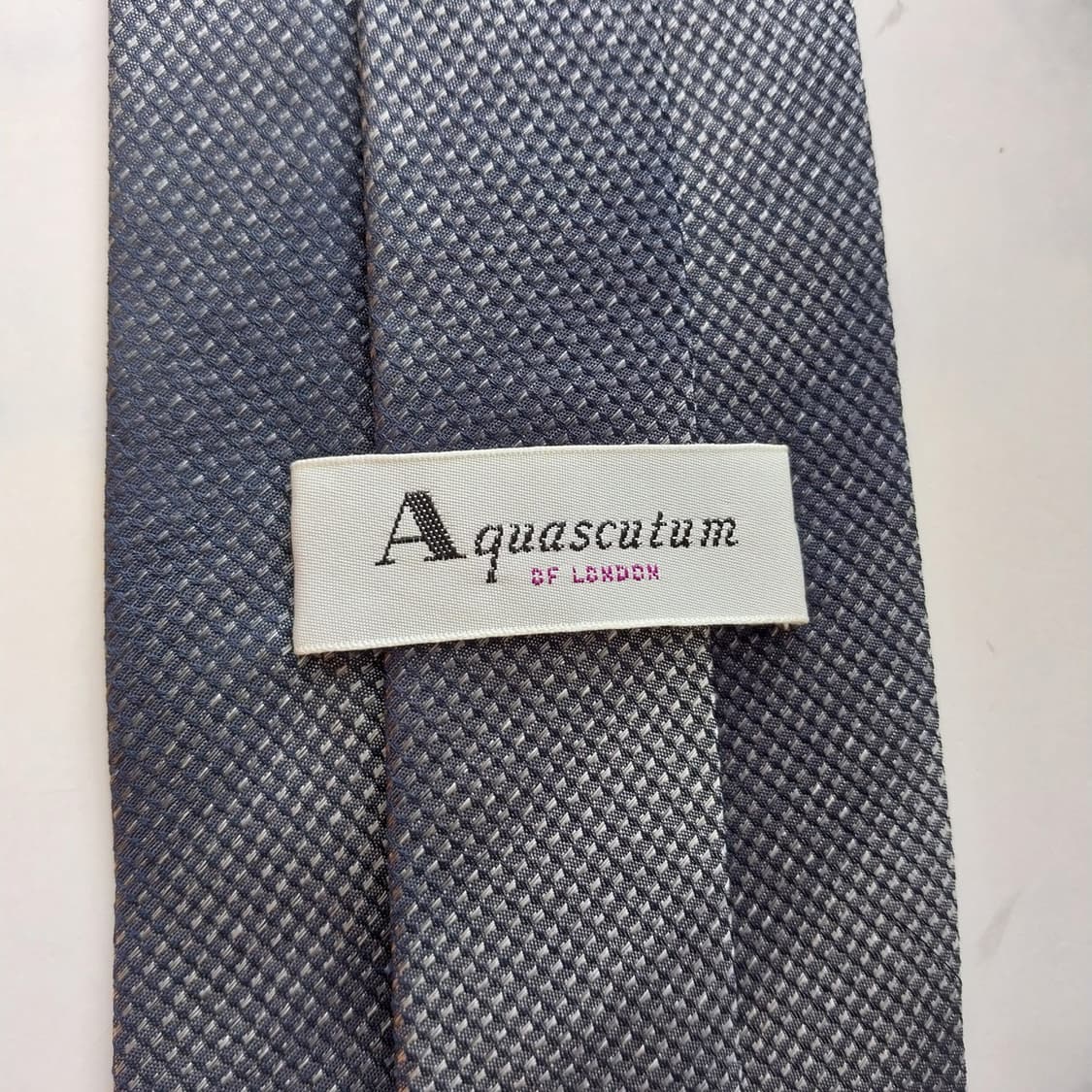 아쿠아스큐텀 실크 네이비 패턴 넥타이 9.6cm A+등급 K2374
 상품이미지9