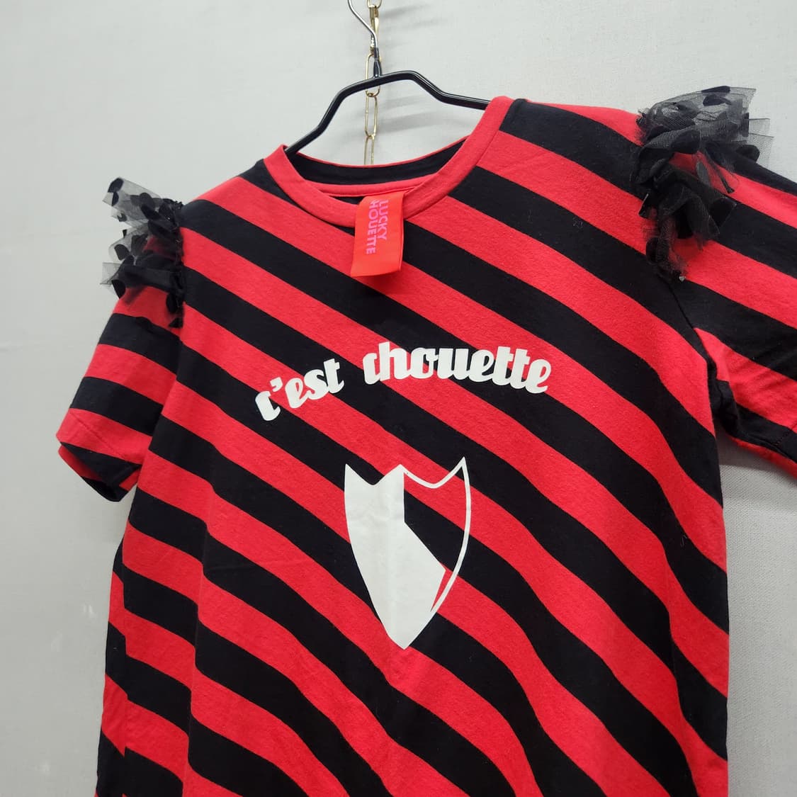 럭키슈에뜨 스트라이프 망사 프릴 디테일 반팔티 F(L) 상품이미지3