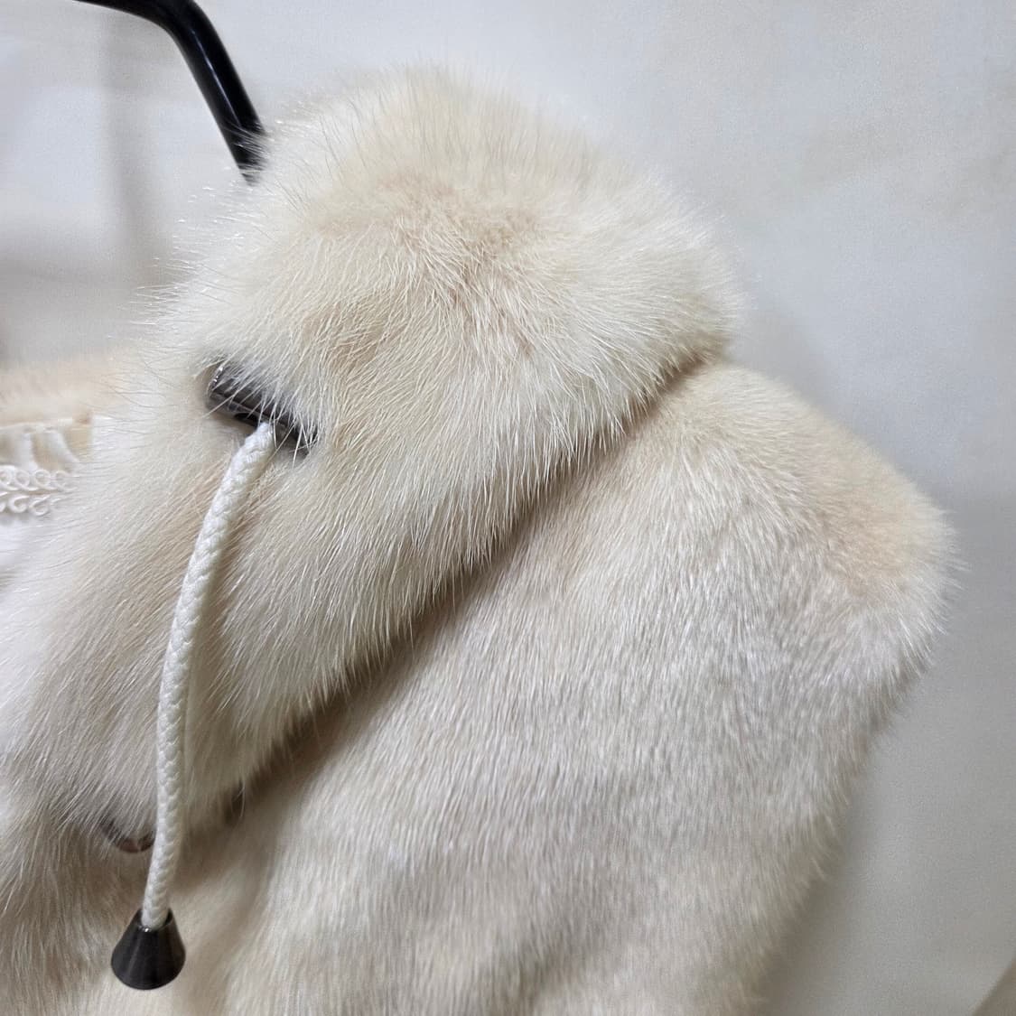 손정완 후드 밍크 베스트 상품이미지2