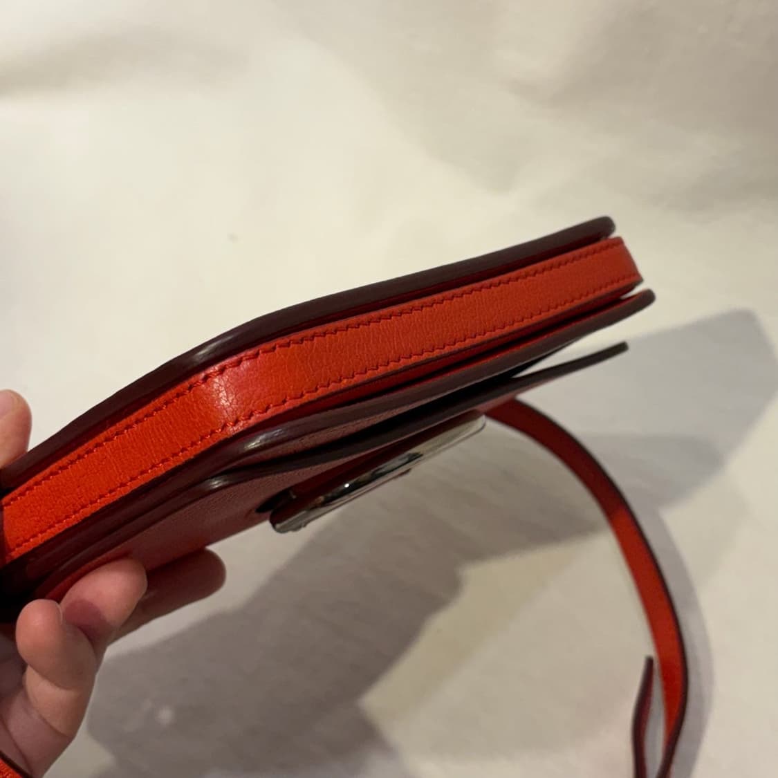 버버리 D링 미니 가죽 크로스백 가방 상품이미지5