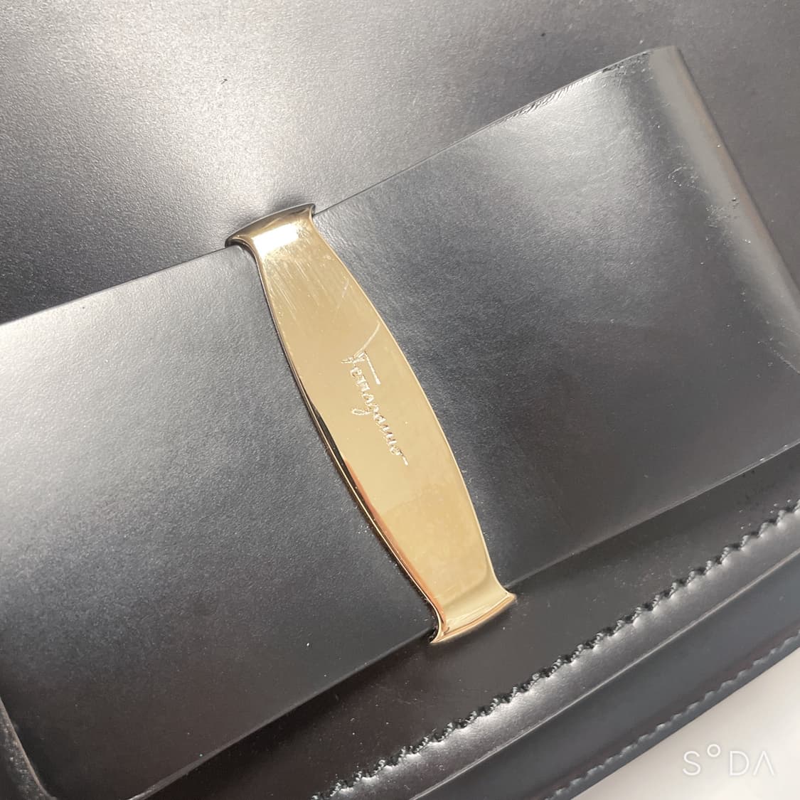 페라가모 리본 숄더백 블랙 상품이미지3