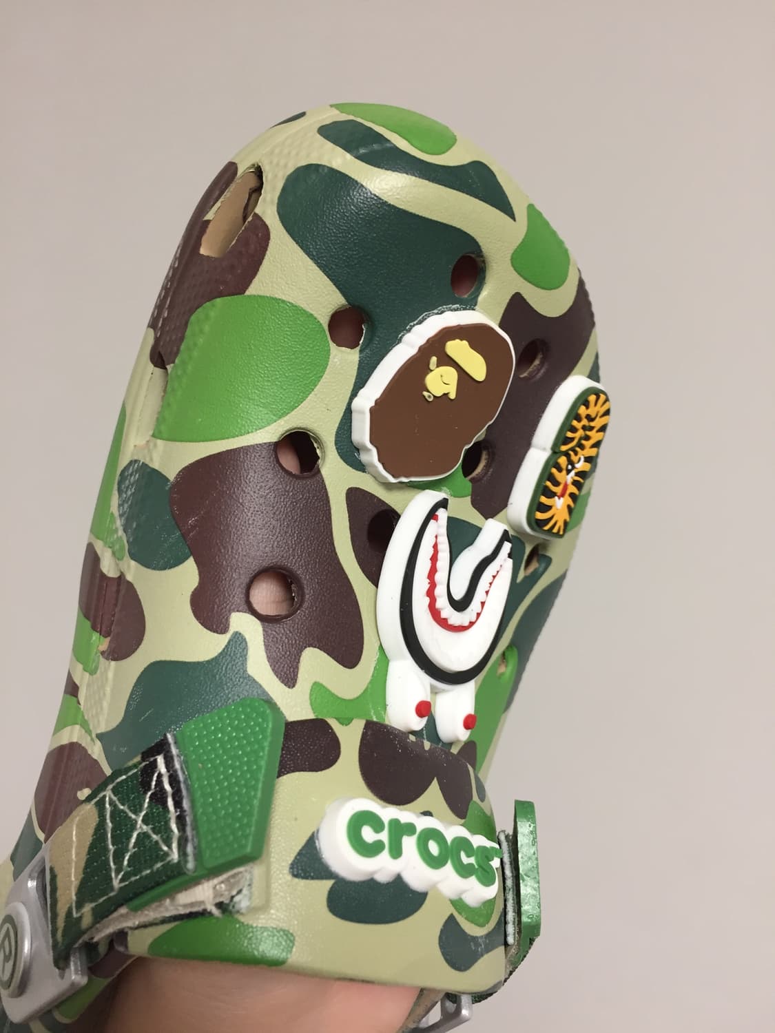 BAPE × CROCS 클로그 240 상품이미지4