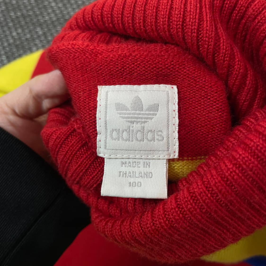 아디다스 레드 옐로우 블루 단가라 하이넥 긴팔 니트 100 상품이미지5