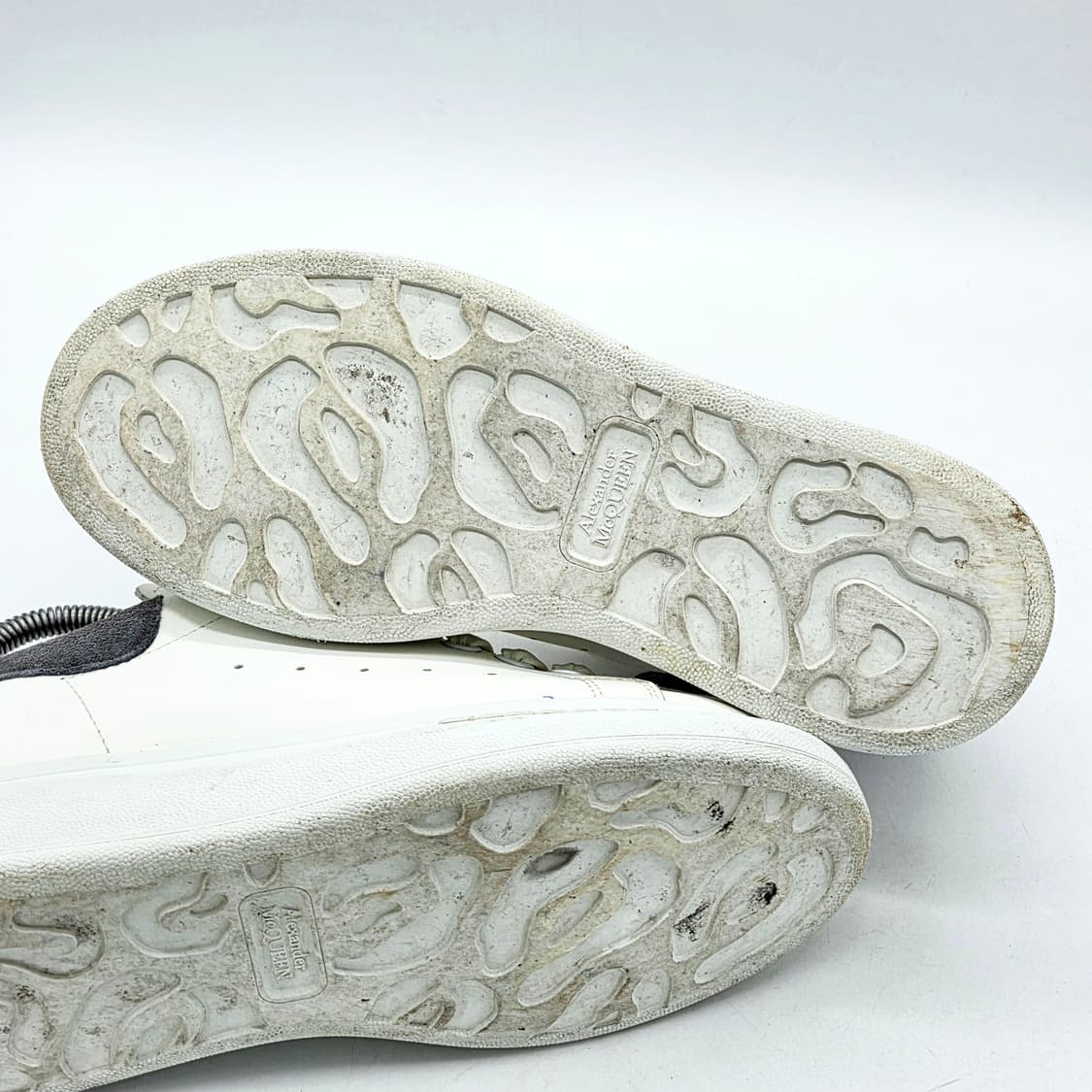  알렉산더 맥퀸 우먼스 오버솔 스니커즈 흰/회 (38)  상품이미지3