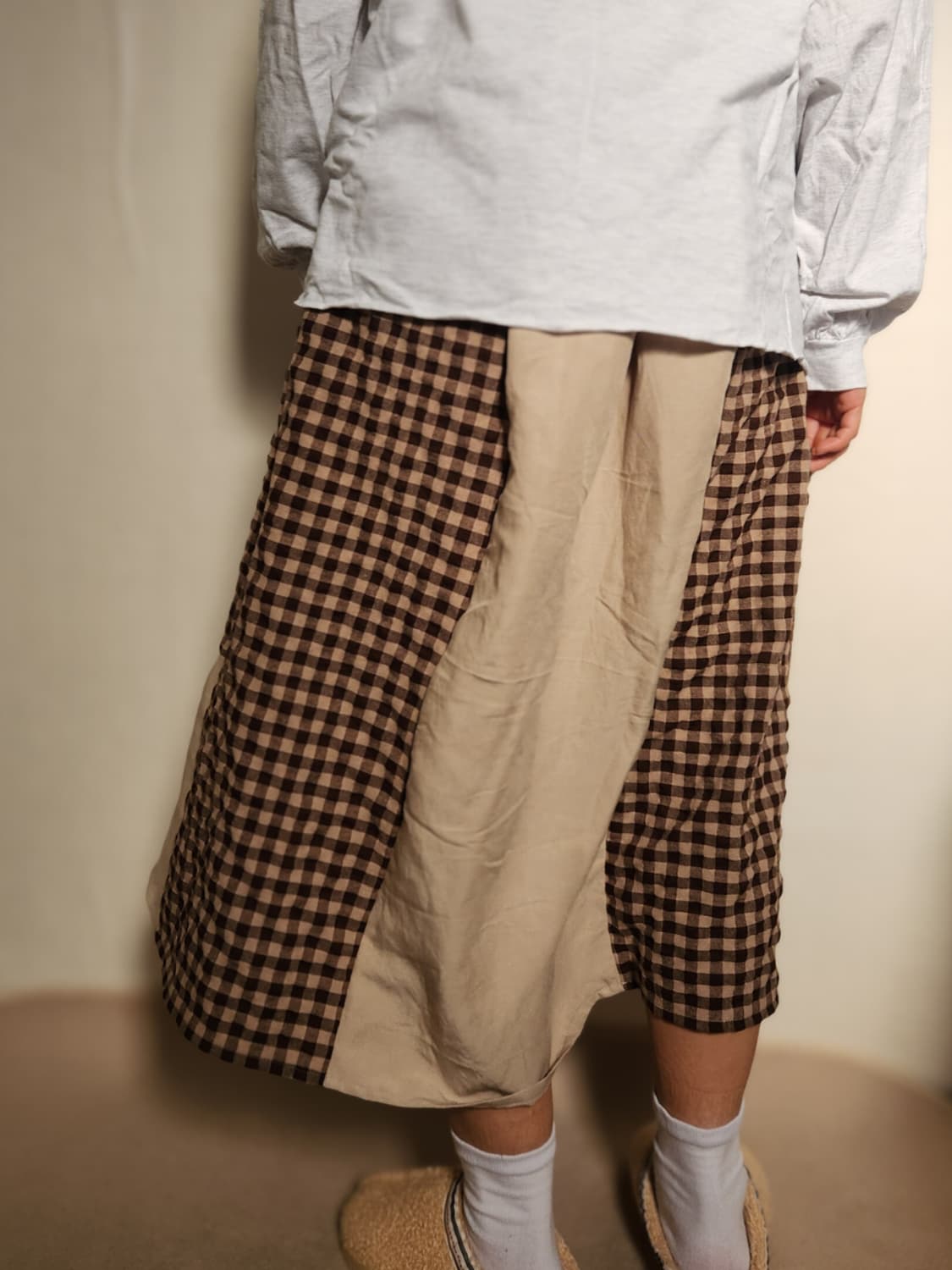 [기장수선가능] 360도 양면 베이지 체크 패치 롱스커트
 상품이미지2