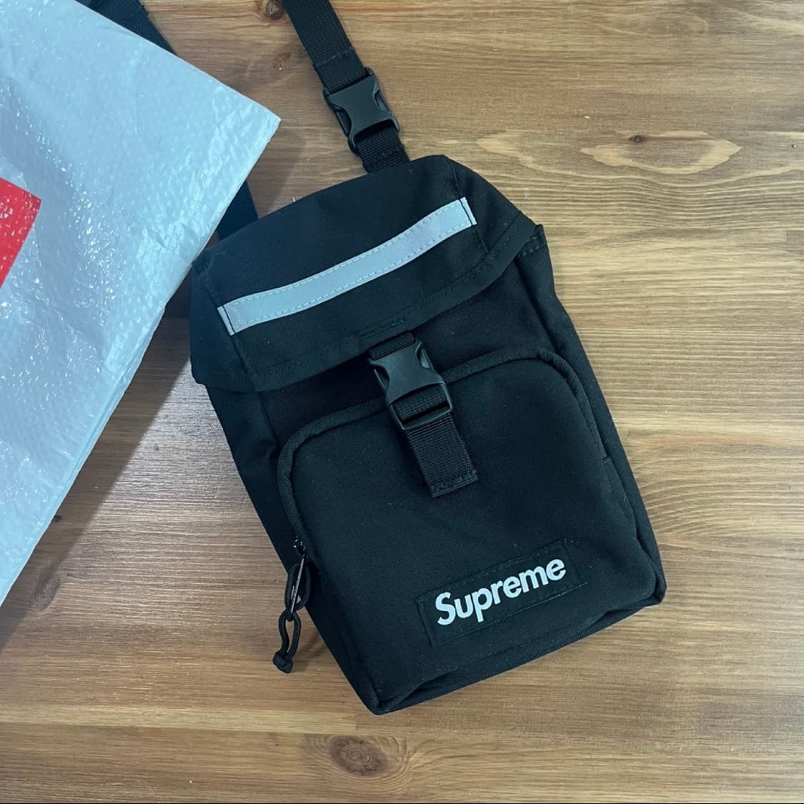 슈프림 카메라백 블랙 24FW 상품이미지2