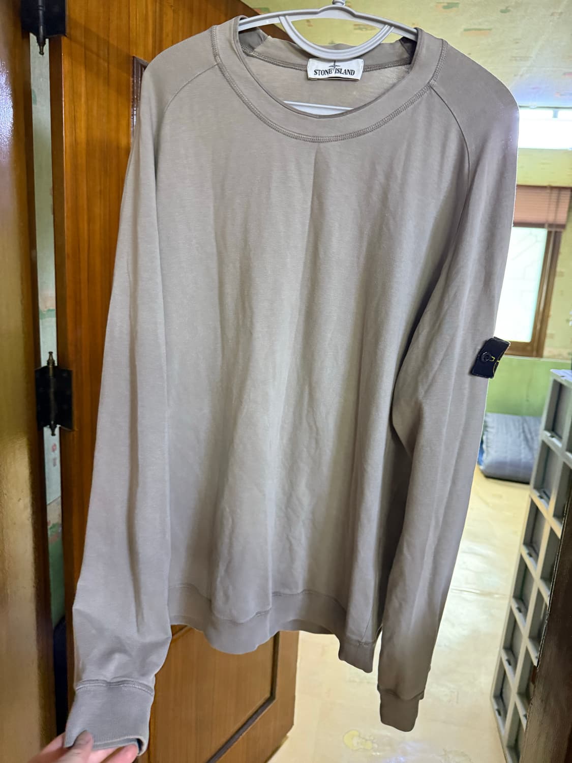 안냐세요 스톤아일랜드 sss급 카키 롱슬리브 xl사이즈 판매합니다(정품) 상품이미지1