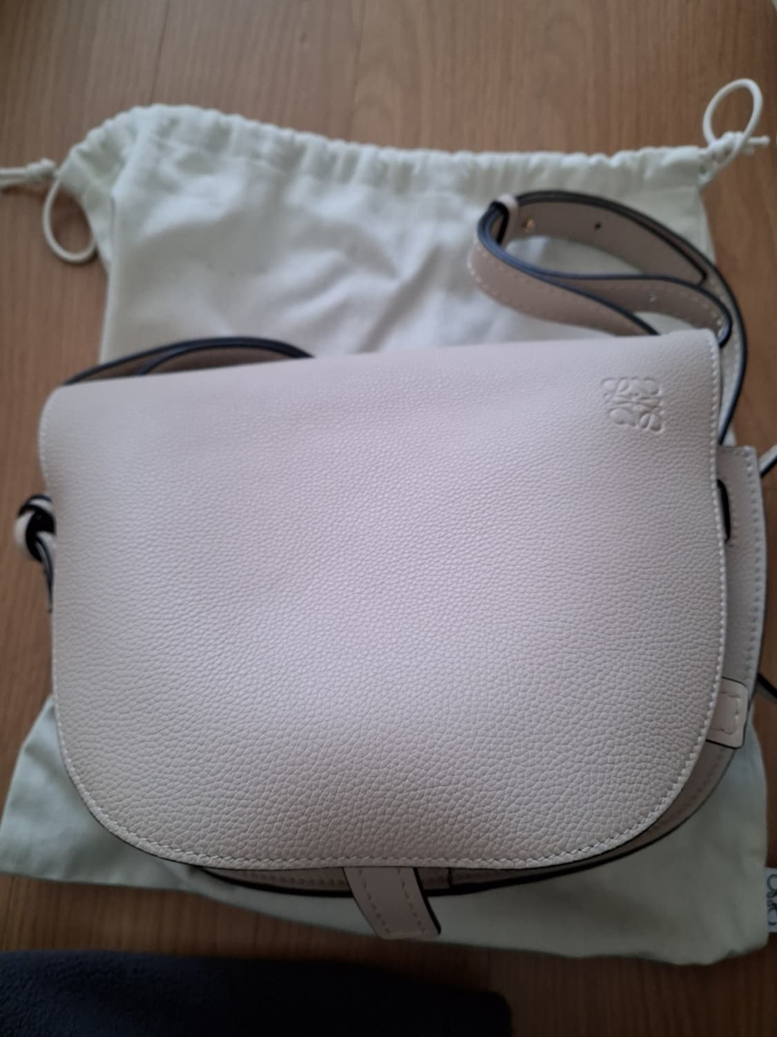 로에베 게이트 백 미듐  상품이미지2