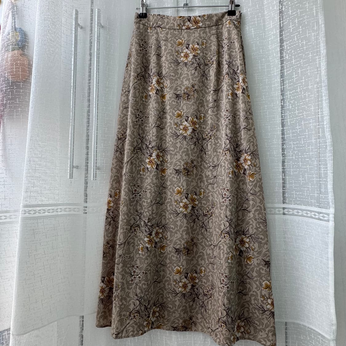 베이지 플라워패턴 롱스커트 상품이미지1
