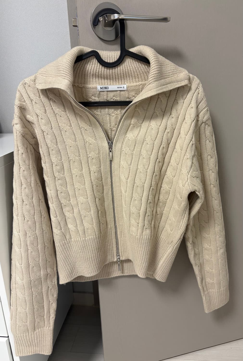 미쏘 꽈배기 니트 집업 가디건 상품이미지1