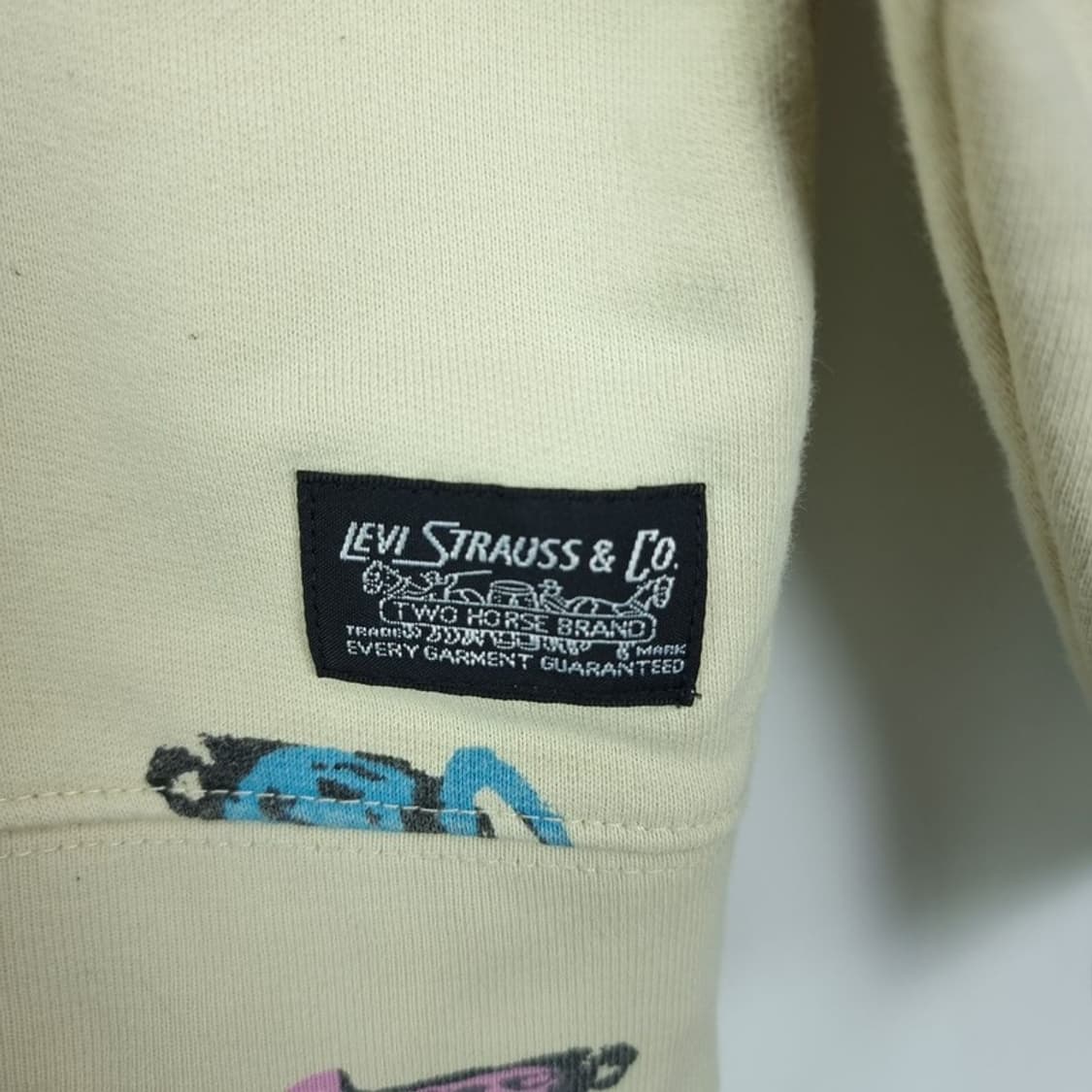 [리바이스] 멀티 그래픽 패턴 오버핏 카라 맨투맨 베이지 M19299 상품이미지7