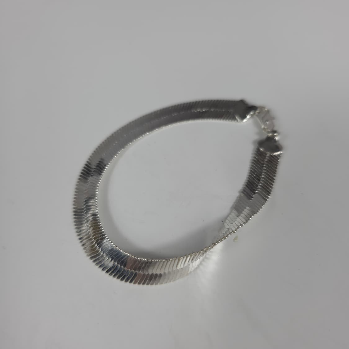 [새상품] 실버 헤링본 팔찌 메탈 상품이미지1