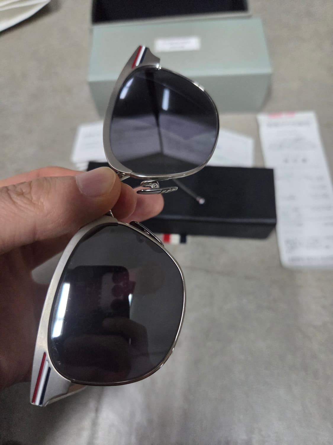 레어))톰브라운 티타늄 실버 삼선 선글라스 상품이미지4