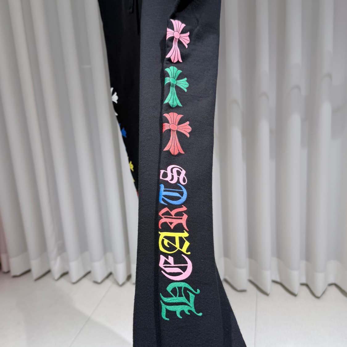 (S급/L) / 크롬하츠 크로스 트레이닝 스웨트 조거팬츠 블랙 멀티컬러 상품이미지4