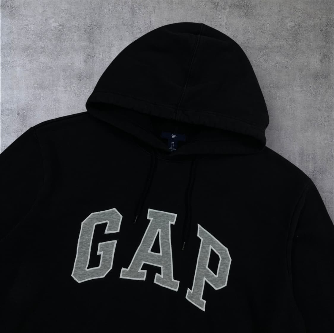 GAP 블랙 컬러 스펠아웃 빅로고 후드티 상품이미지2