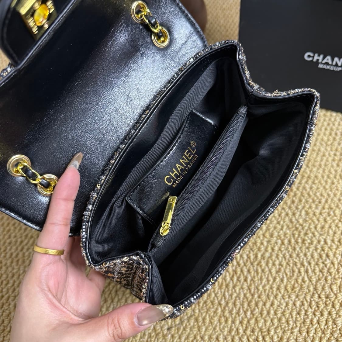  샤넬뷰티 리미티드 러프 트위드 플립 커버백 블랙 상품이미지9