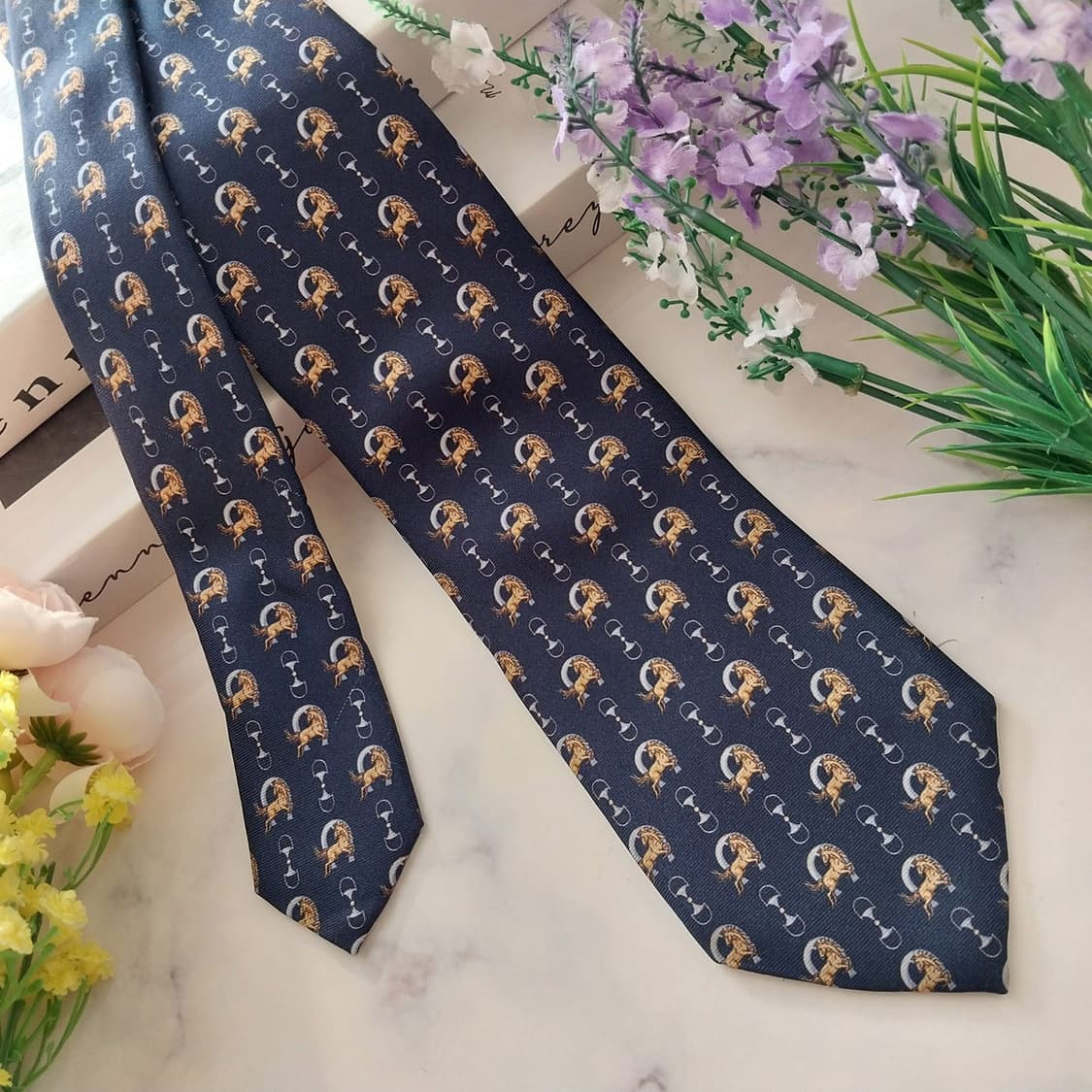 아이그너 실크 네이비 말발굽 패턴 넥타이 8cm A+등급 K1303
 상품이미지2