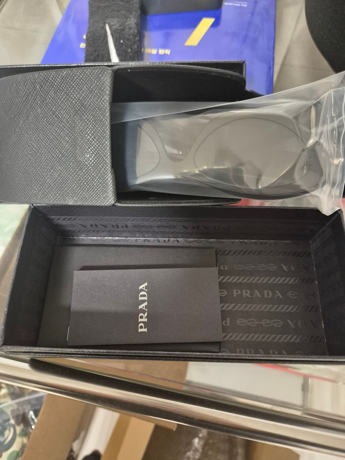 [새제품]프라다 심볼 선글라스 슬레이트 그레이 렌즈 상품이미지9