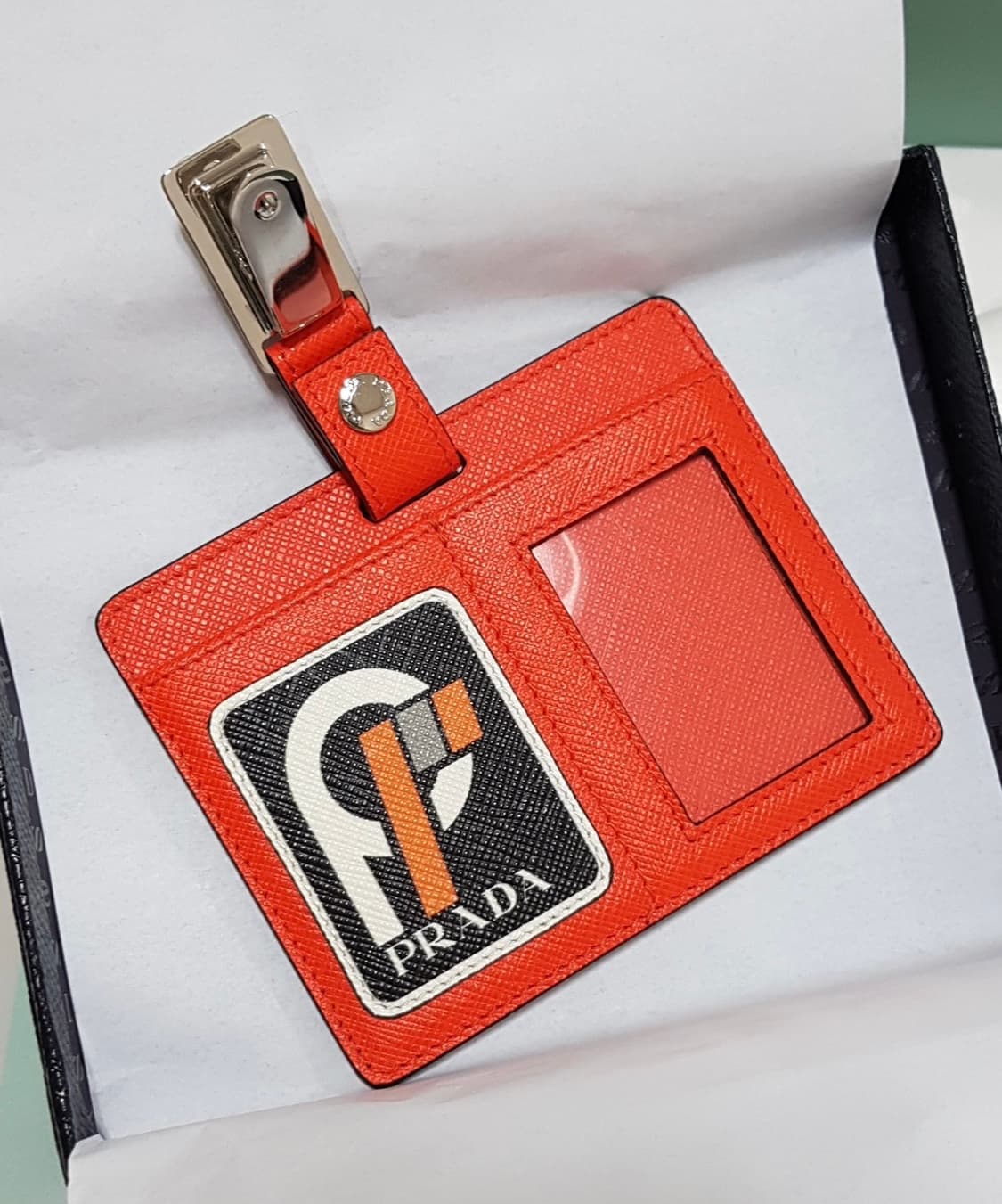 프라다 시큐리티 클립온 ID 카드홀더 상품이미지1