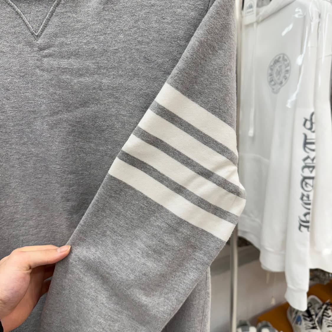 [3] 톰브라운 사선완장 맨투맨 그레이 상품이미지5