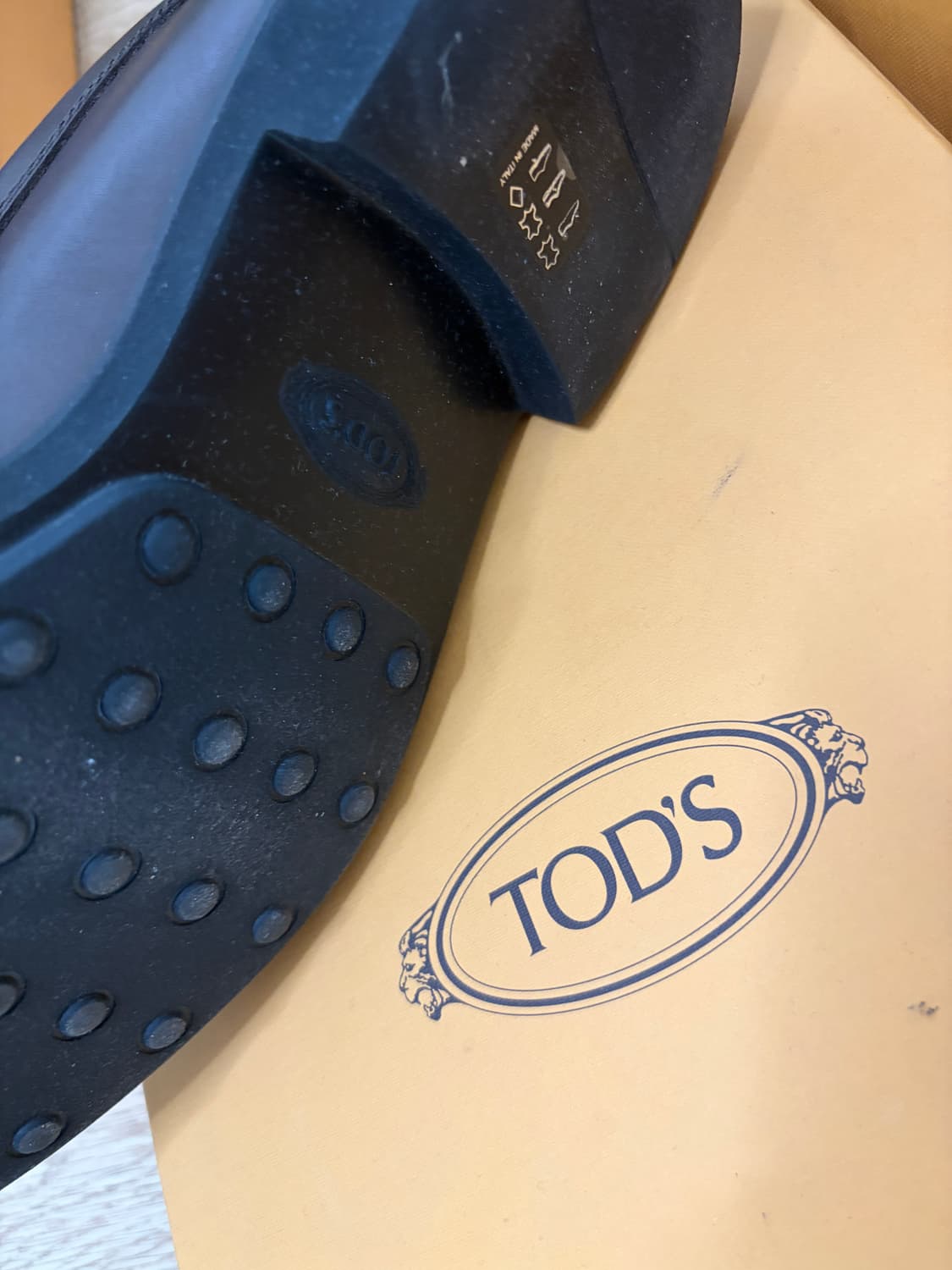 Tod’s 아몬드 토 페니로퍼 상품이미지3