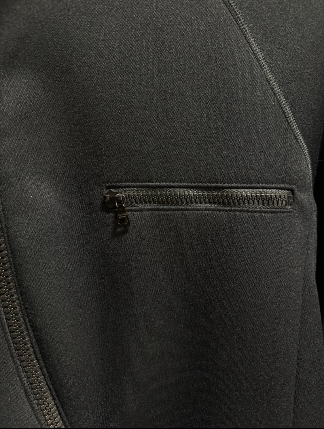 프라다 스포츠 커브드 하이넥 집업 자켓 상품이미지4