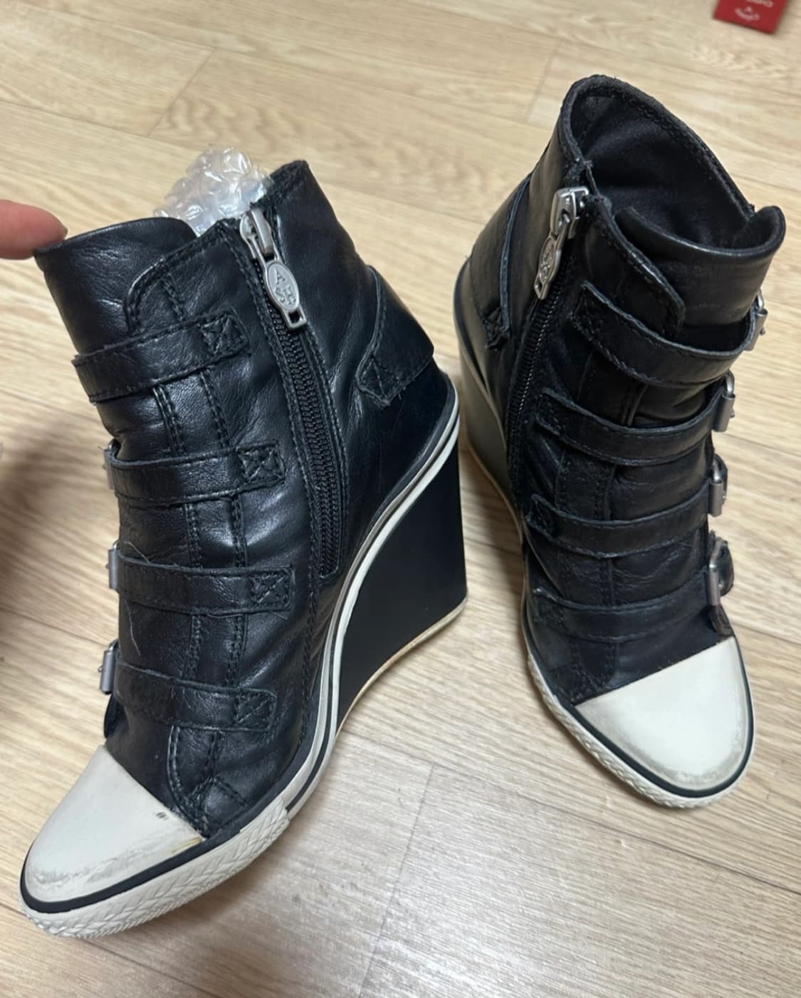 ASH 웨지힐 스니커즈 블랙 상품이미지1