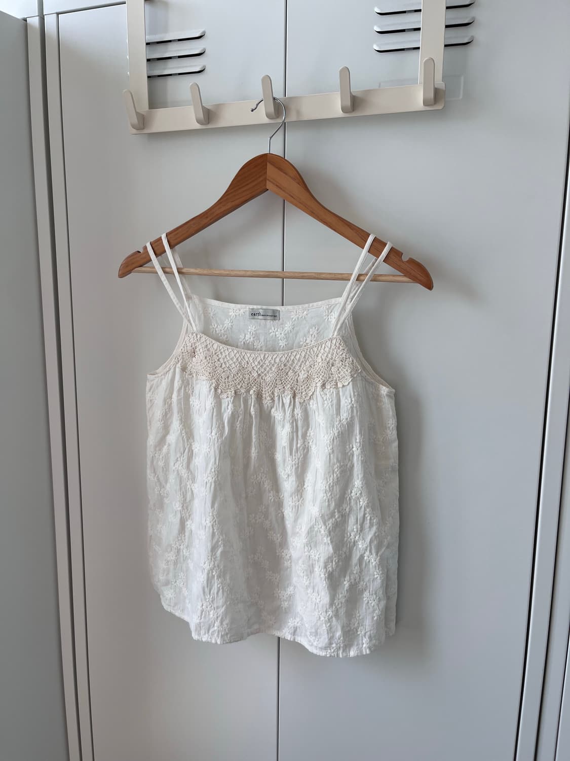 Earth music 얼스뮤직 잔꽃 레이스 슬리브리스 상품이미지1