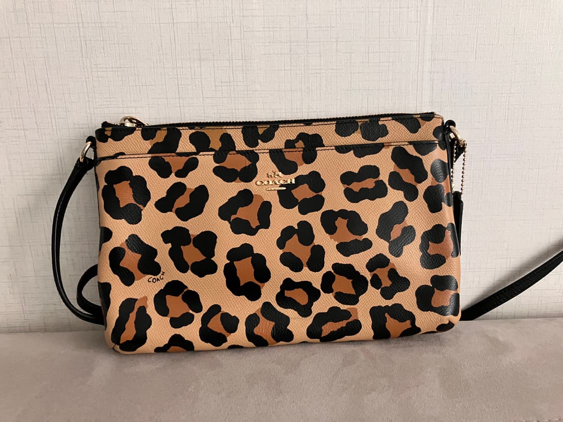 코치 레오파드 크로스백 상품이미지1