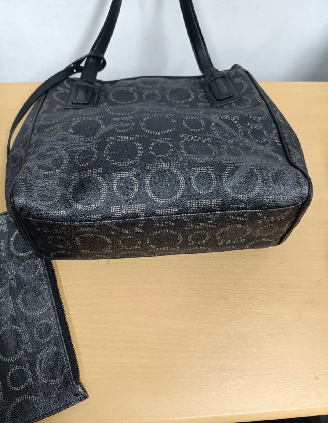 페라가모 간치니 토트백 + 파우치 세트 24*24*7 상품이미지5