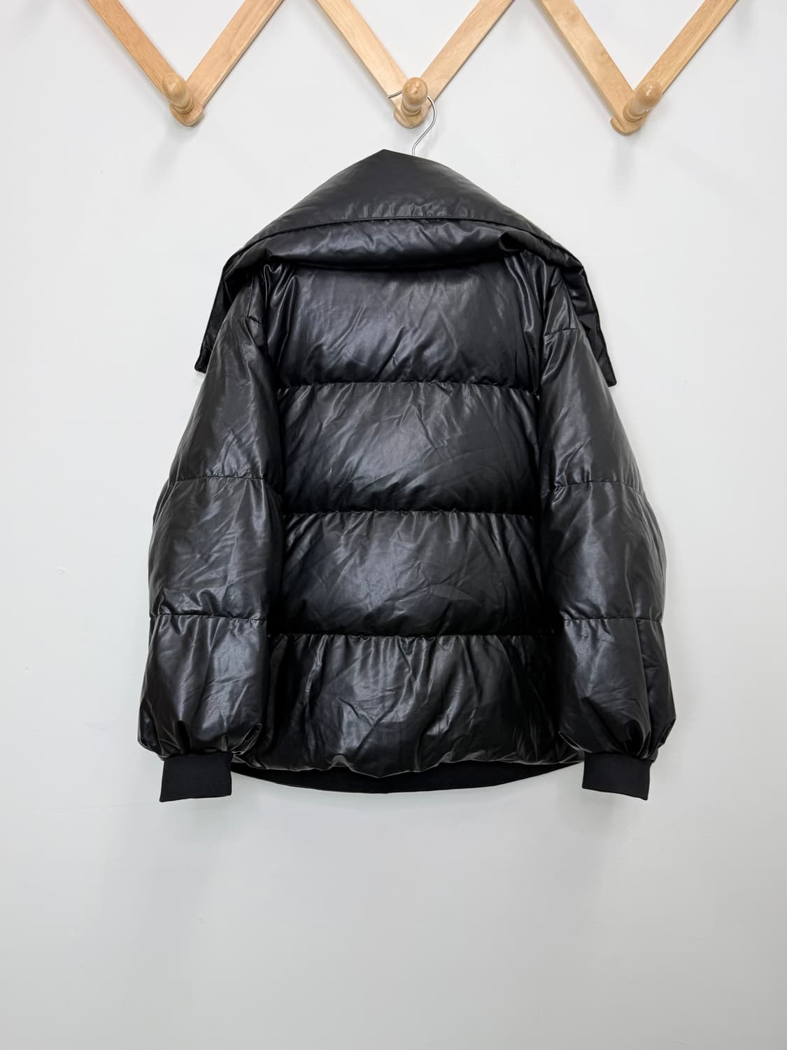 스튜디오톰보이 에코레더 구스다운 패딩 22년 상품이미지6