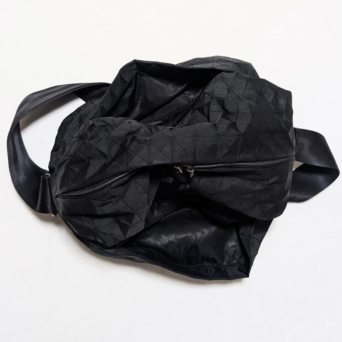 이세이미야케 플리츠 플리즈 숄더백 블랙 상품이미지4