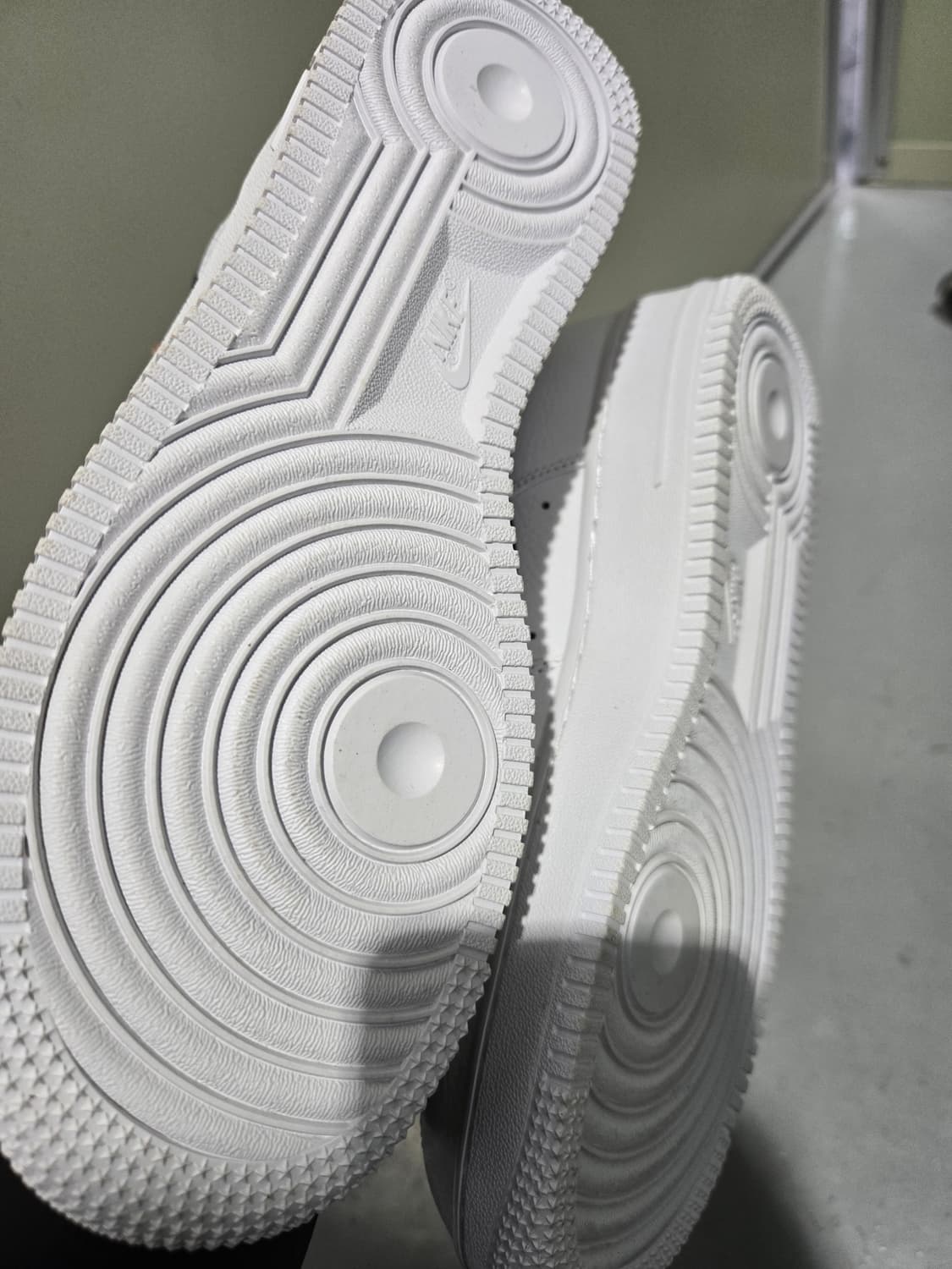 나이키 에어포스 화이트 블랙 상품이미지3