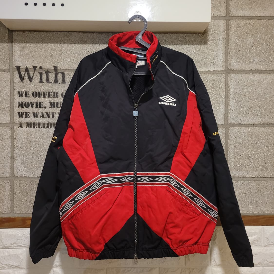 엄브로 헤리티지 바람막이 100 상품이미지2