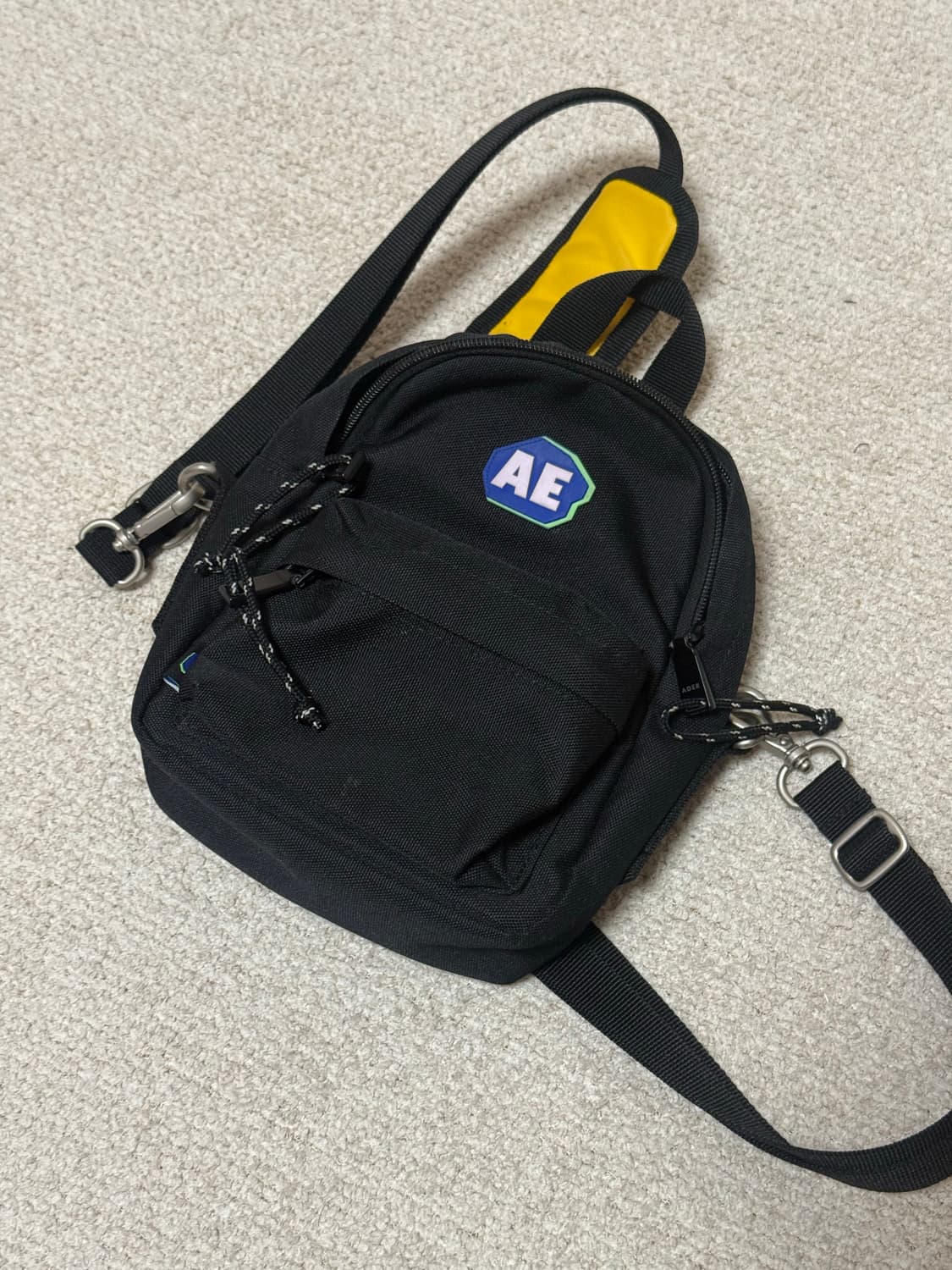 아더에러 미니 크로스백 상품이미지1