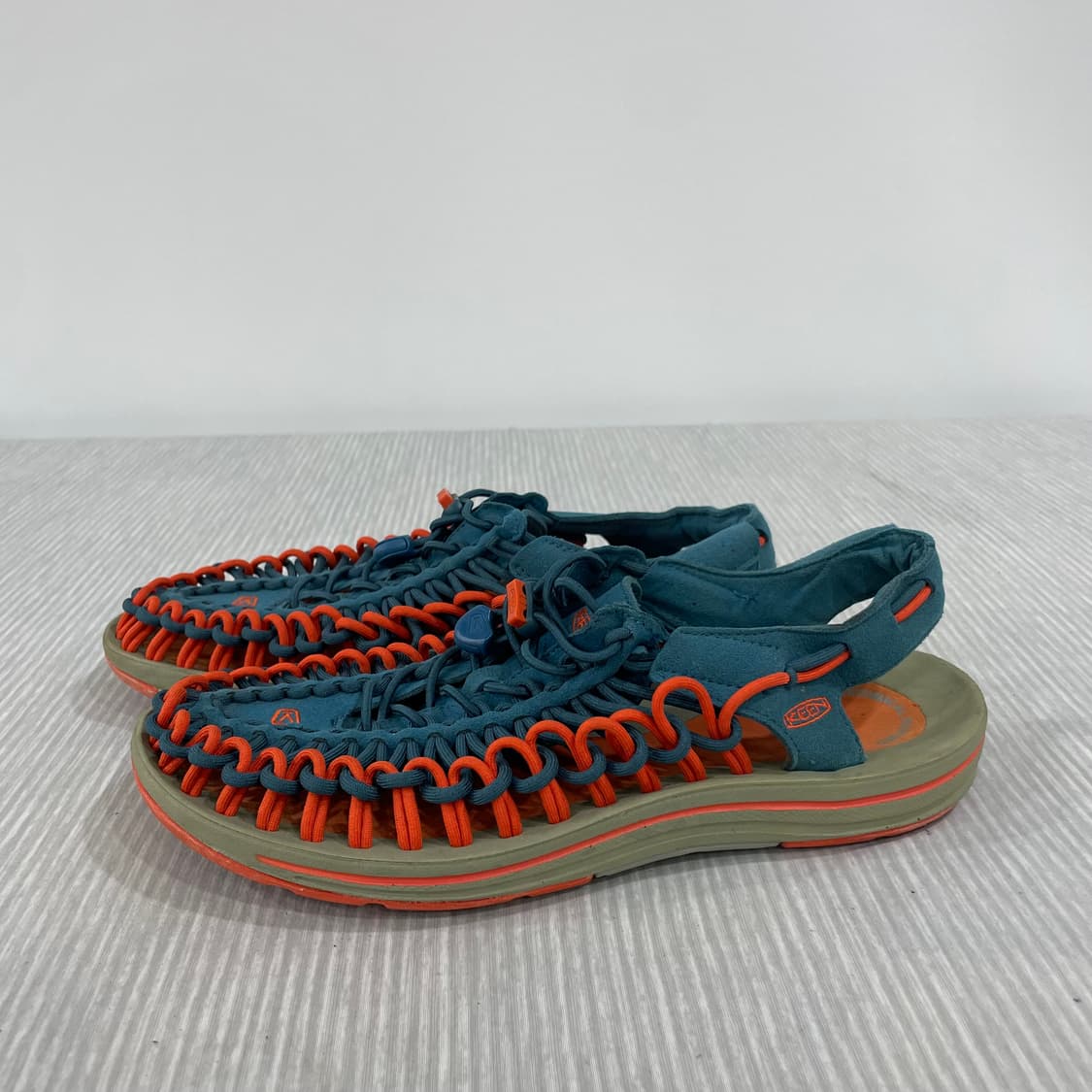 705-4)KEEN 킨 유니크 샌들 270mm 상품이미지3