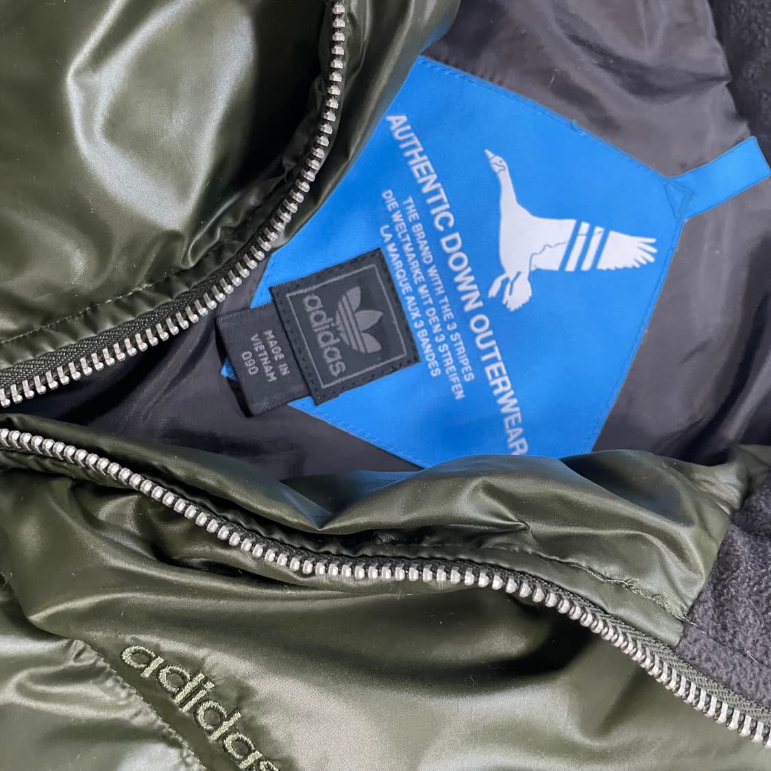 아디다스 어센틱 다운 패딩 카키 상품이미지4